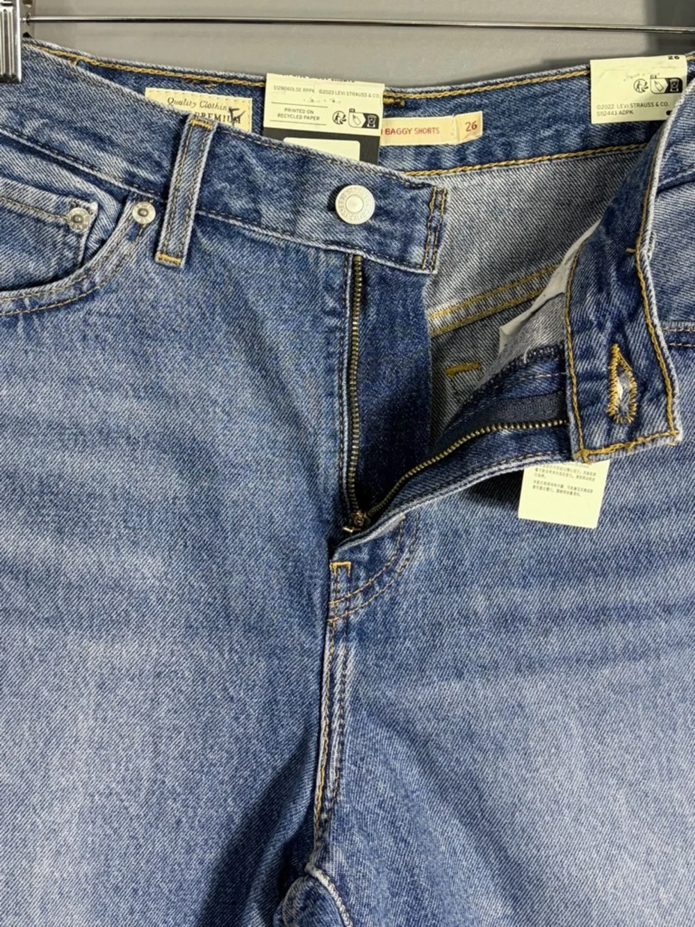 Levi's Premium Women's High Rise Baggy Denim Shorts Medium Wash NWT